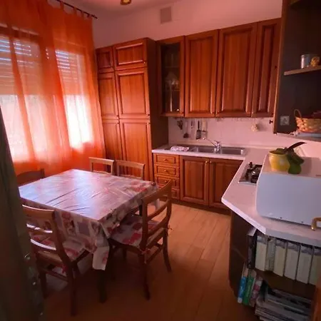 Casa Tranquilla Vicino Al Centro Apartment *